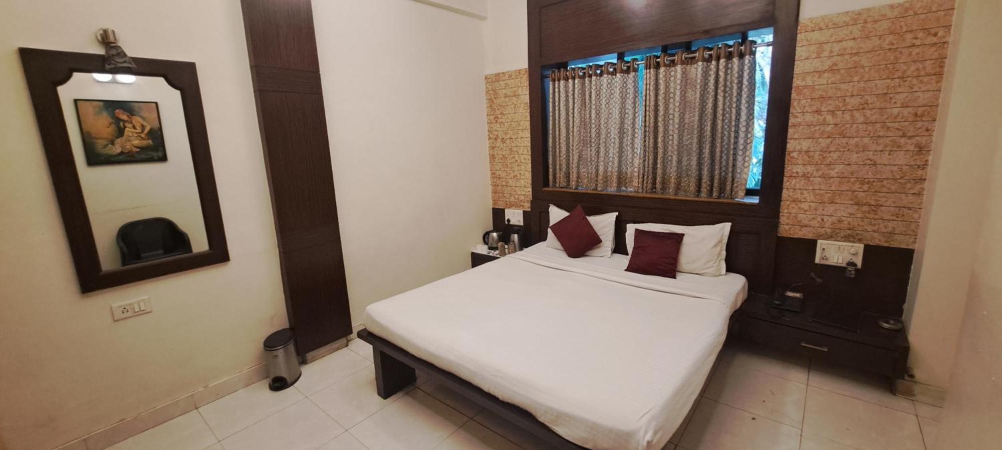 Hotel Shivam ปูเน่ ภายนอก รูปภาพ