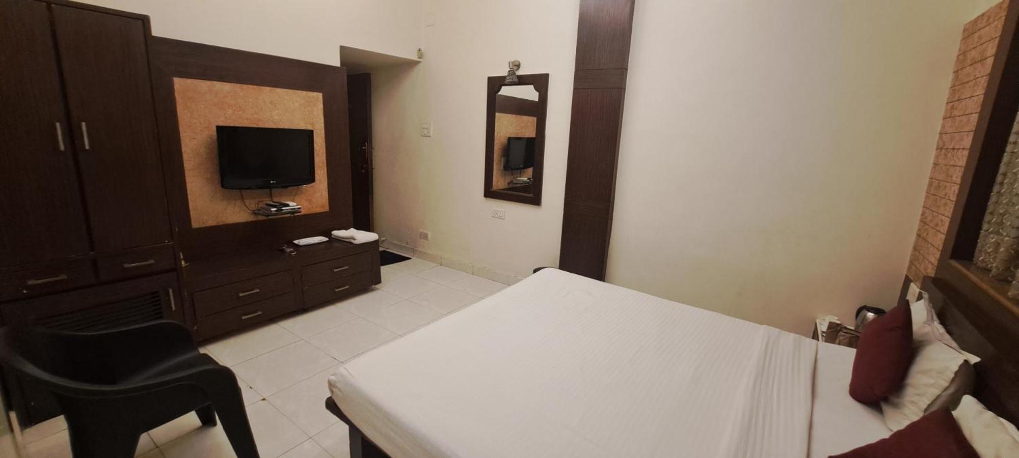 Hotel Shivam ปูเน่ ภายนอก รูปภาพ