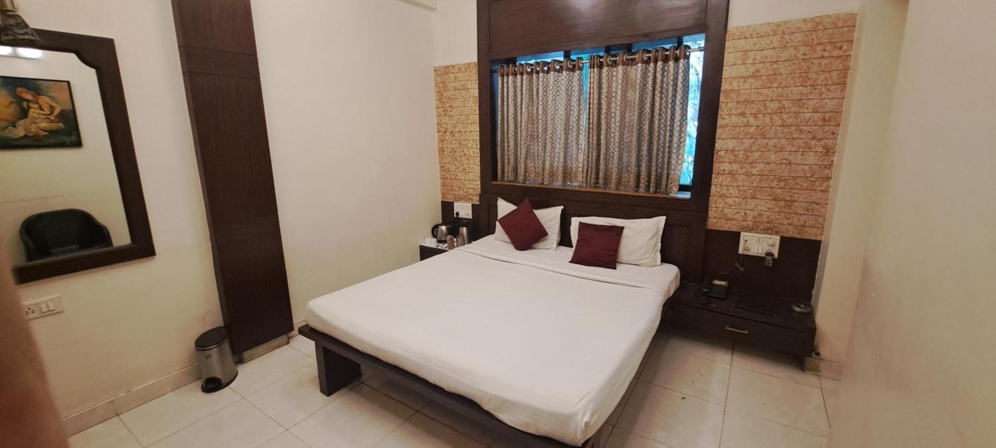 Hotel Shivam ปูเน่ ภายนอก รูปภาพ