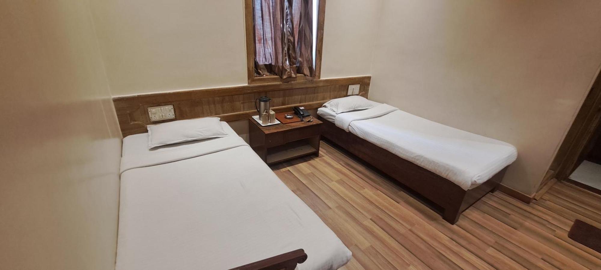Hotel Shivam ปูเน่ ภายนอก รูปภาพ