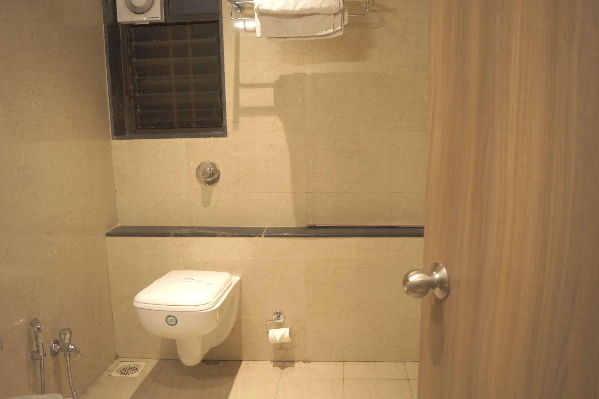 Hotel Shivam ปูเน่ ภายนอก รูปภาพ
