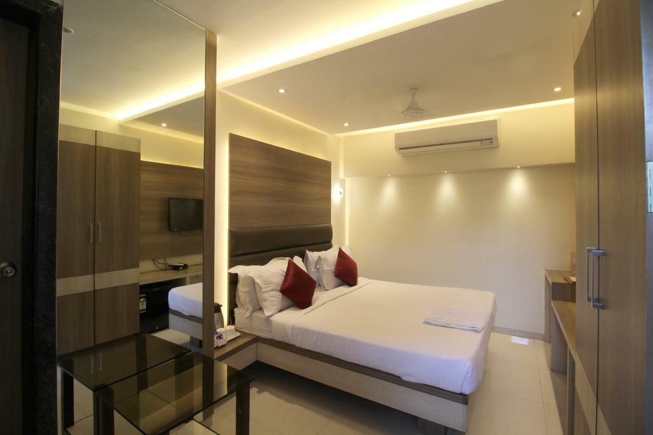 Hotel Shivam ปูเน่ ภายนอก รูปภาพ