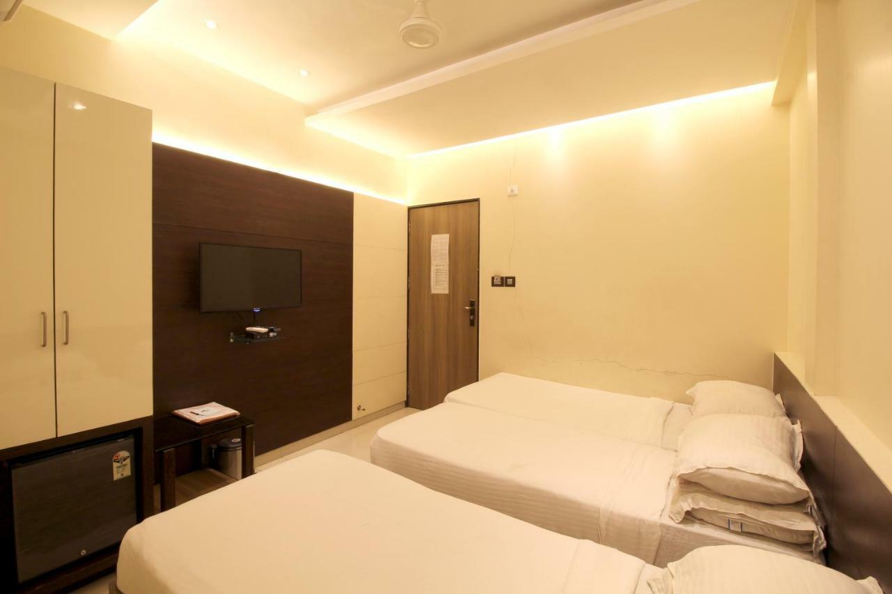 Hotel Shivam ปูเน่ ภายนอก รูปภาพ
