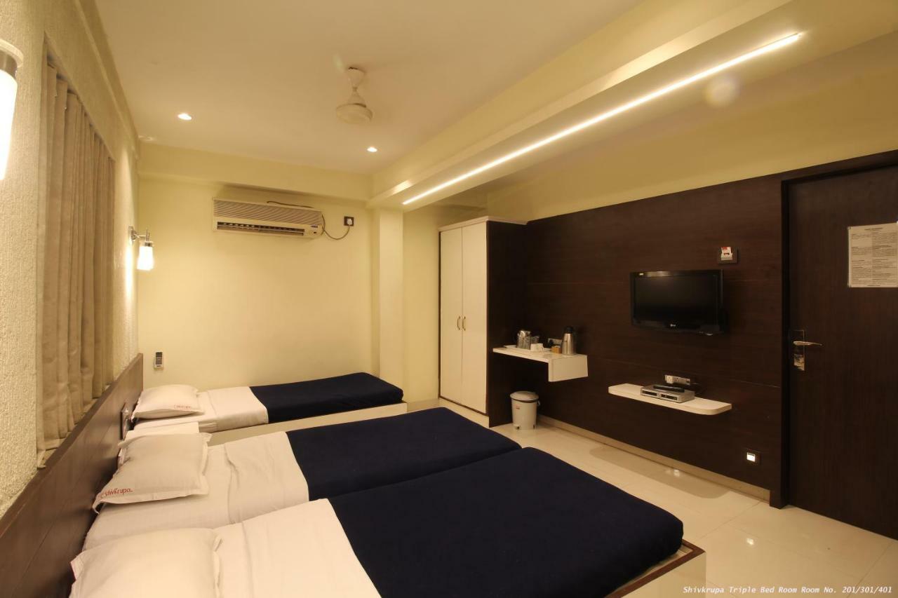 Hotel Shivam ปูเน่ ภายนอก รูปภาพ